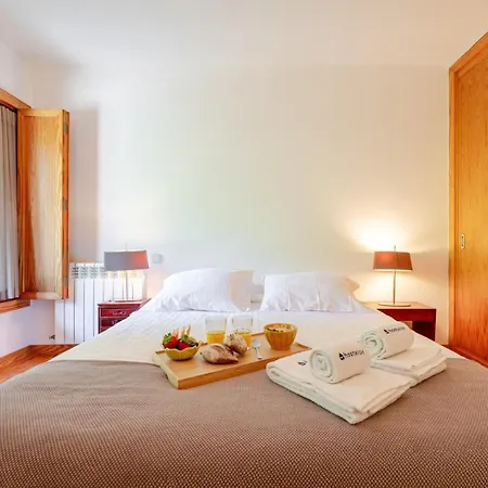 펜션 Hostwise - Geres Retreat W/ Pool & Sauna 비에이라도미노